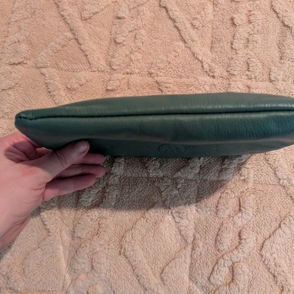 The Saint-Tropez Green Cosmetic Bag - Picture 3 of 7